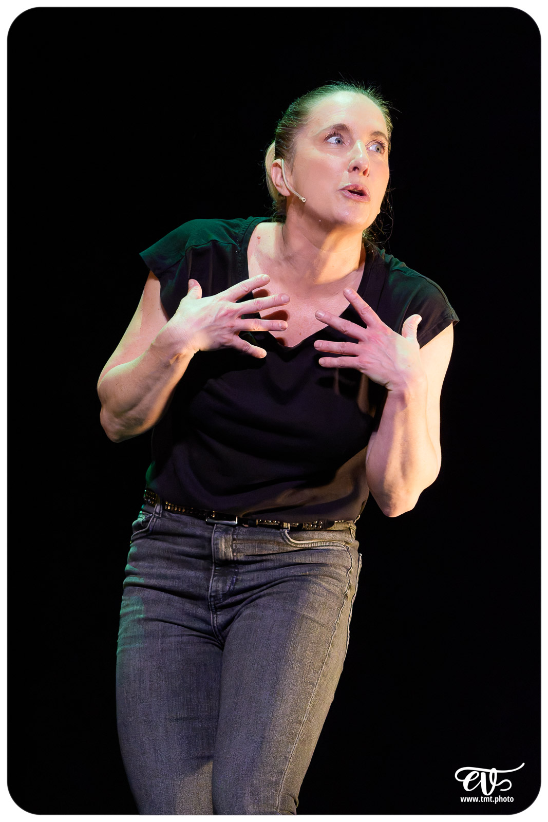 LES CHATOUILLES OU LA DANSE DE LA COLÈRE (ANDRÉA BESCOND)